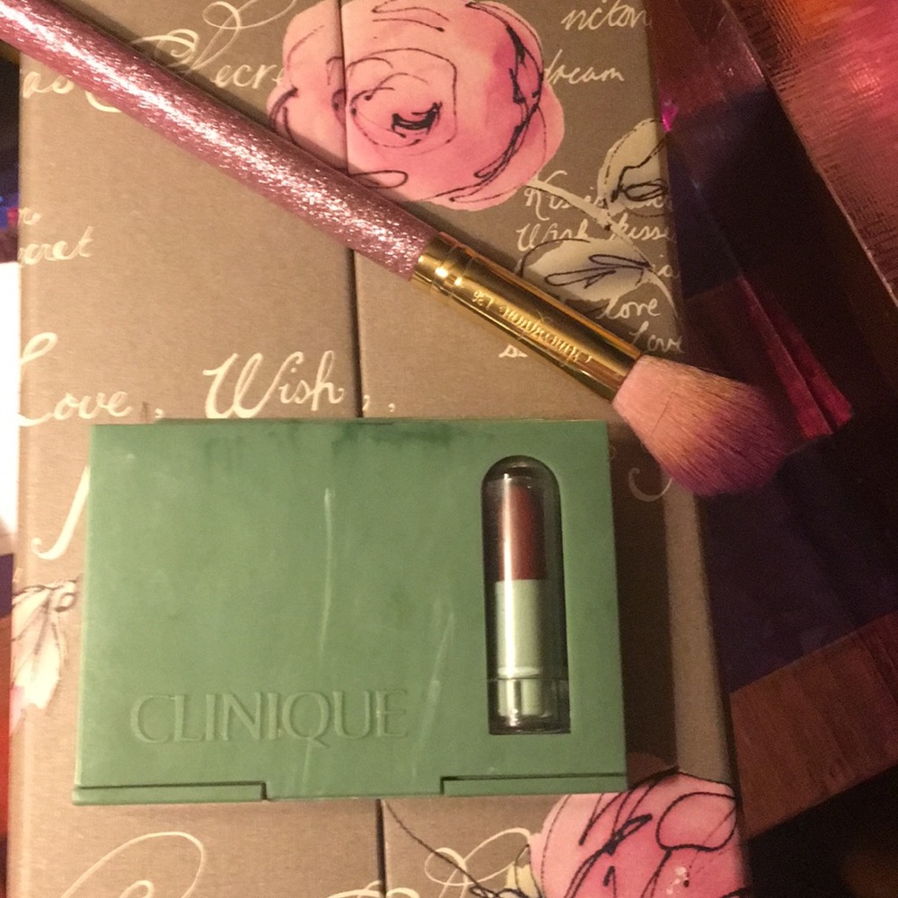 ISO This Clinique color pallet!!